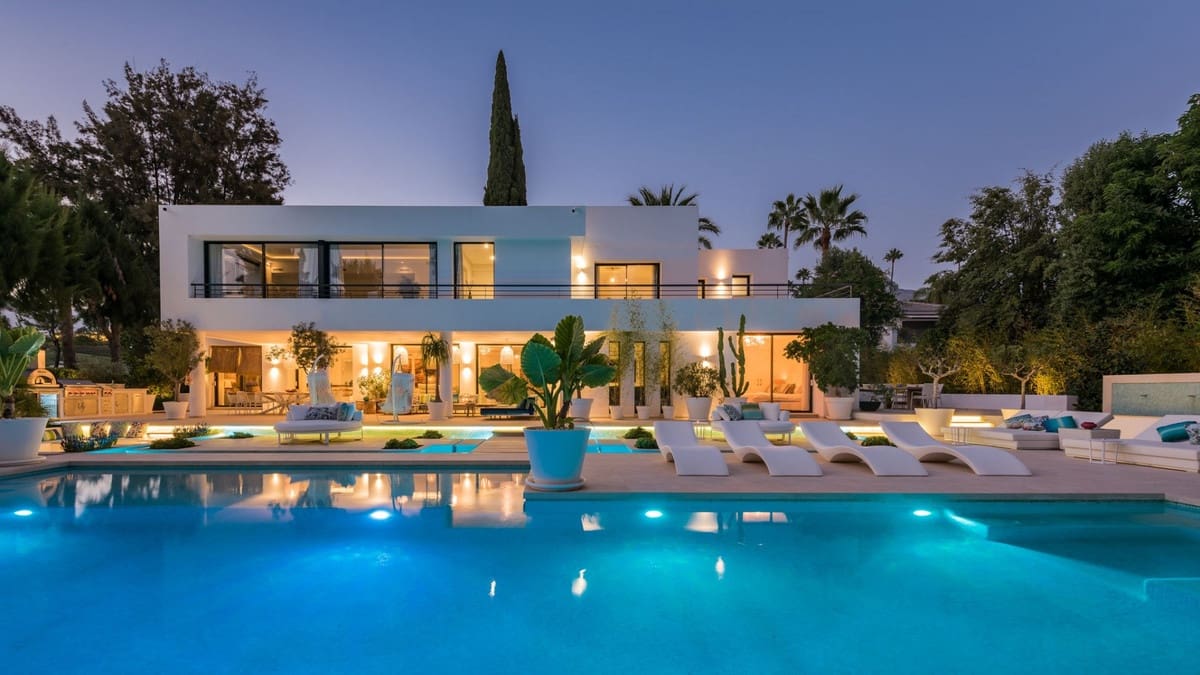 5 soverom Villa til salgs i Nueva Andalucia med svømmebasseng - € 7 300 000 (Ref: 8896415)