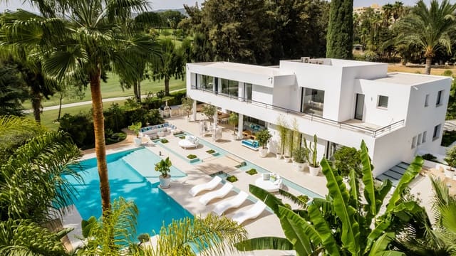 5 soverom Villa til salgs i Las Brisas, Marbella med svømmebasseng - € 7 300 000 (Ref: 8896415)