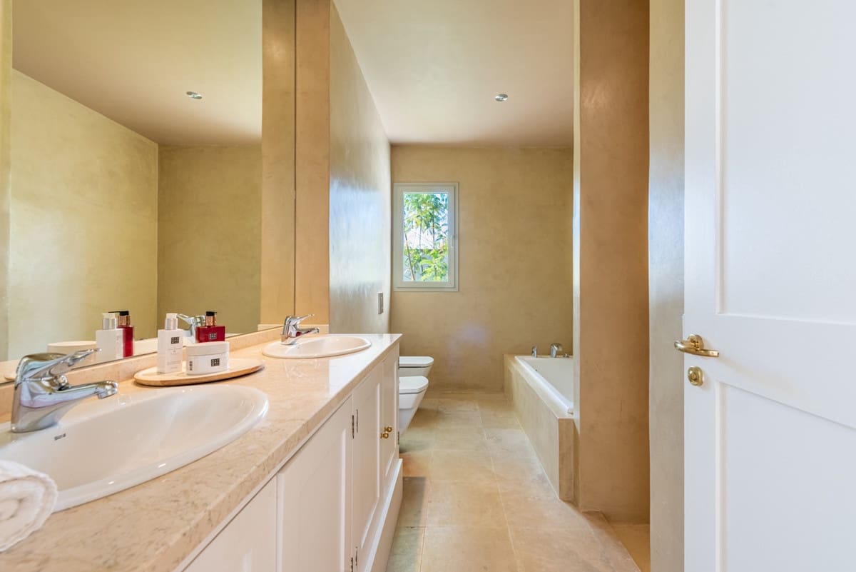 7 bedroom Villa for sale in Sotogrande with pool - € 4,995,000 (Ref: 8896416)