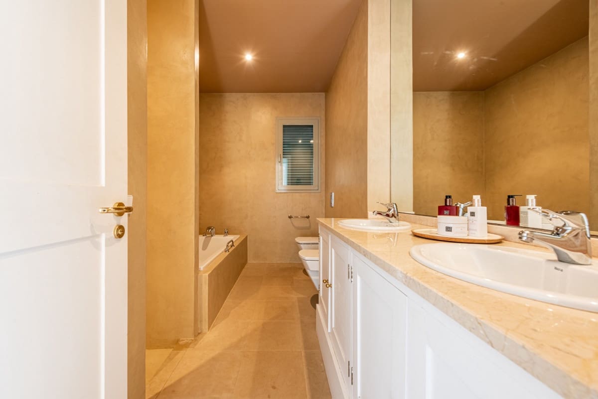 7 bedroom Villa for sale in Sotogrande with pool - € 4,995,000 (Ref: 8896416)