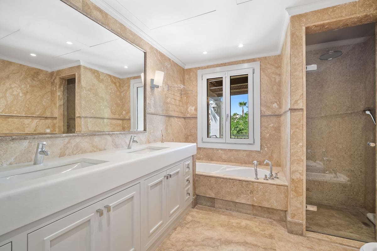 16 soverom Villa til salgs i Benahavis med svømmebasseng - € 13 950 000 (Ref: 8896419)