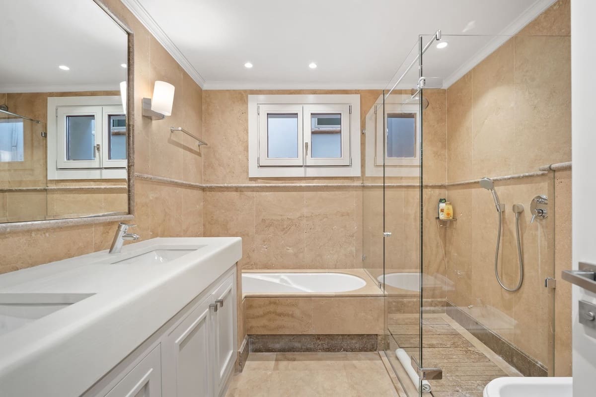 16 soverom Villa til salgs i Benahavis med svømmebasseng - € 13 950 000 (Ref: 8896419)