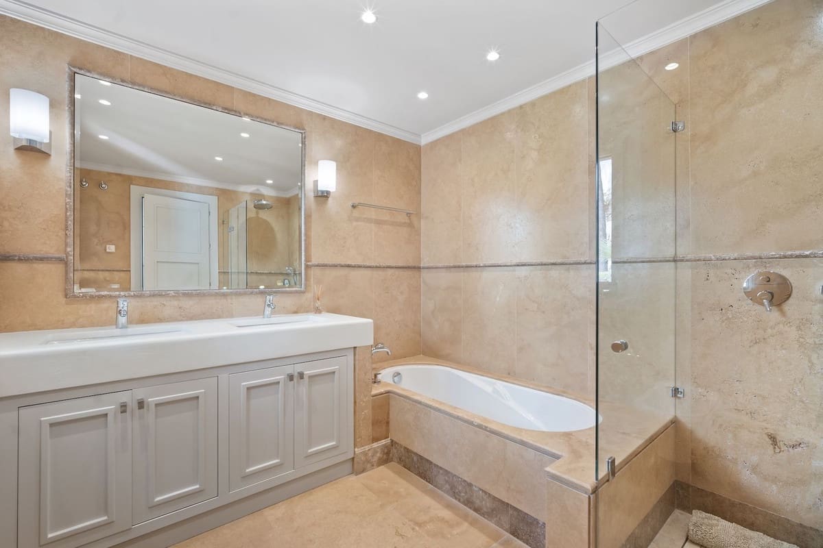 16 soverom Villa til salgs i Benahavis med svømmebasseng - € 13 950 000 (Ref: 8896419)