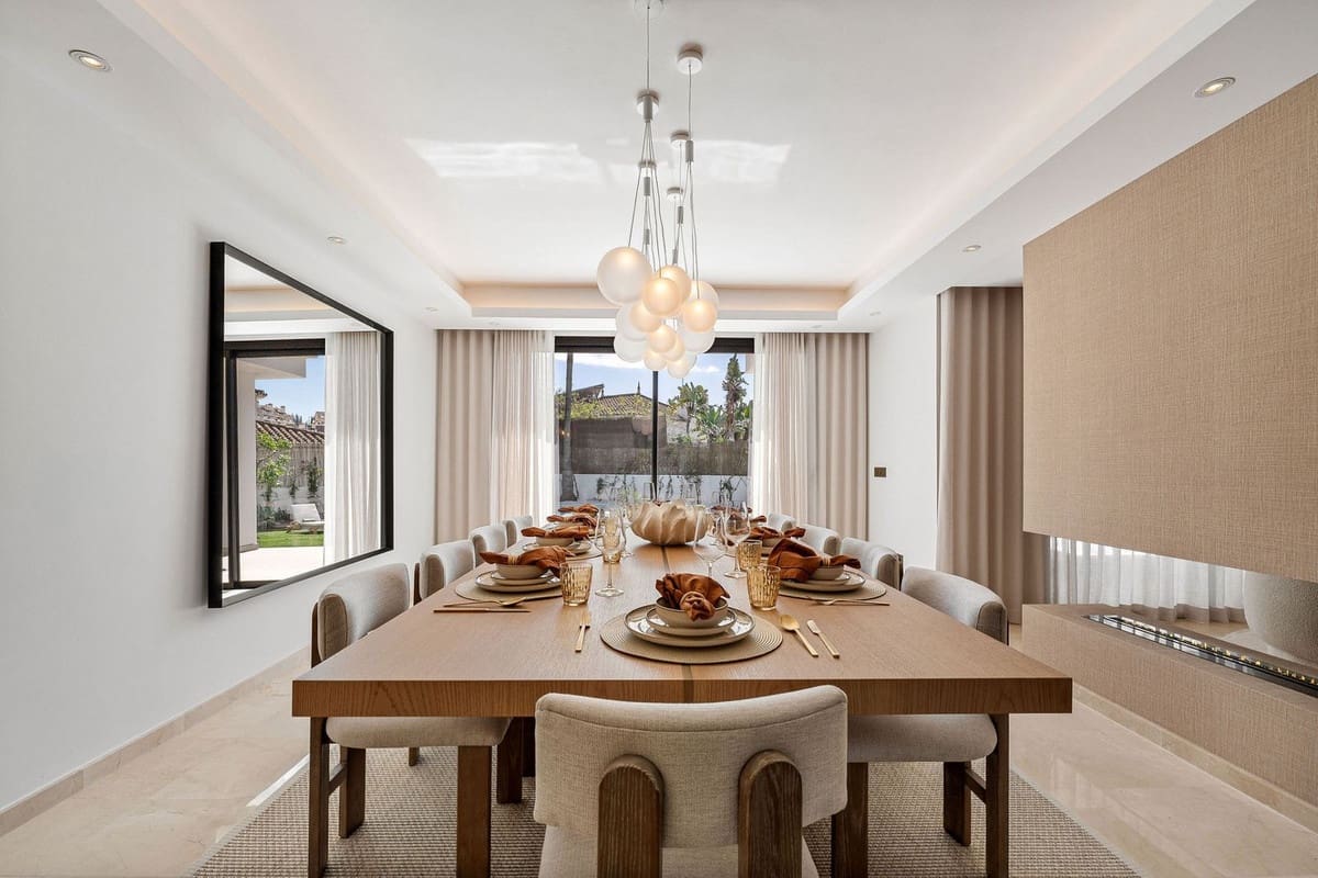 5 soveværelse Villa til salg i Nueva Andalucia med swimmingpool garage - € 3.650.000 (Ref: 8896423)