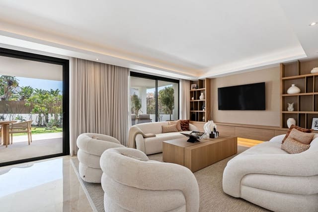 5 soverom Villa til salgs i Las Brisas, Marbella med svømmebasseng garasje - € 3 650 000 (Ref: 8896423)