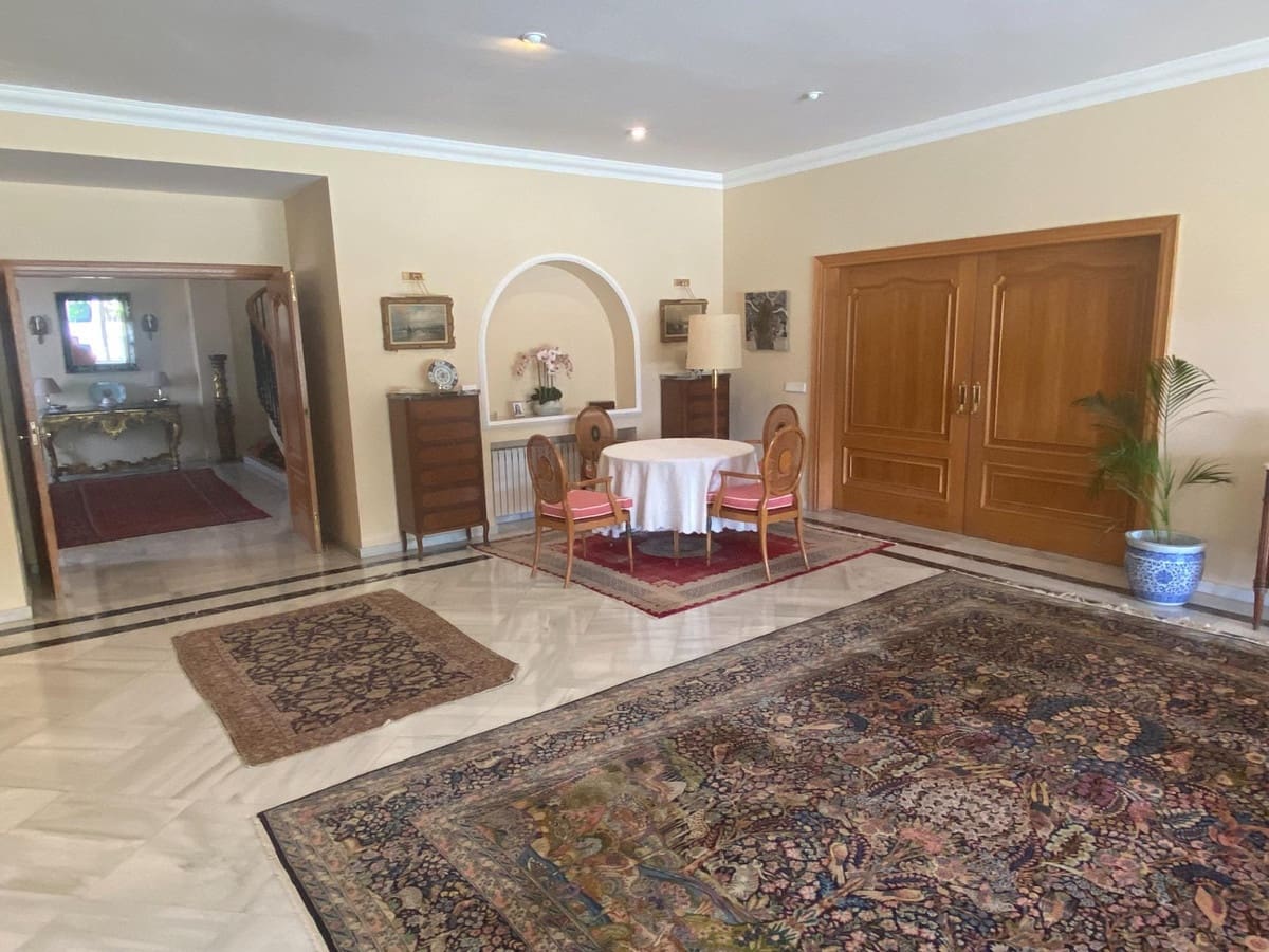 8 soveværelse Villa til salg i Guadalmina med swimmingpool - € 6.000.000 (Ref: 8896426)