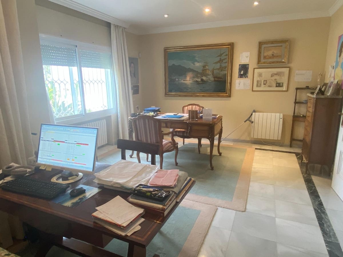 8 soveværelse Villa til salg i Guadalmina med swimmingpool - € 6.000.000 (Ref: 8896426)