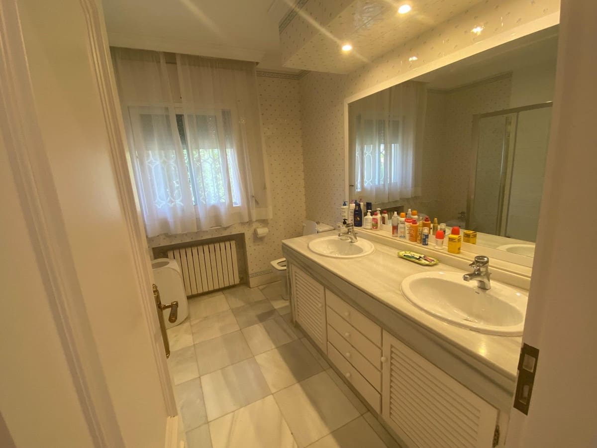 8 soveværelse Villa til salg i Guadalmina med swimmingpool - € 6.000.000 (Ref: 8896426)