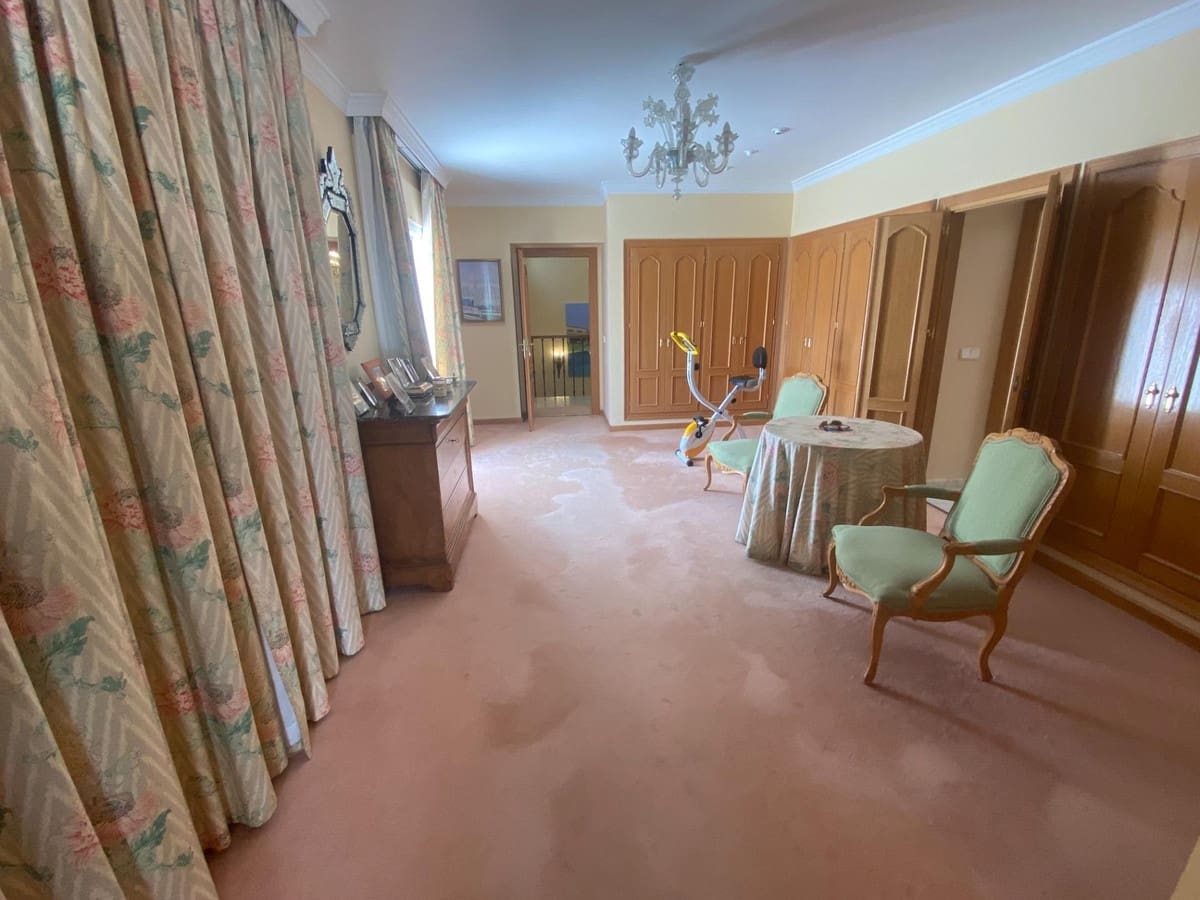 8 soveværelse Villa til salg i Guadalmina med swimmingpool - € 6.000.000 (Ref: 8896426)