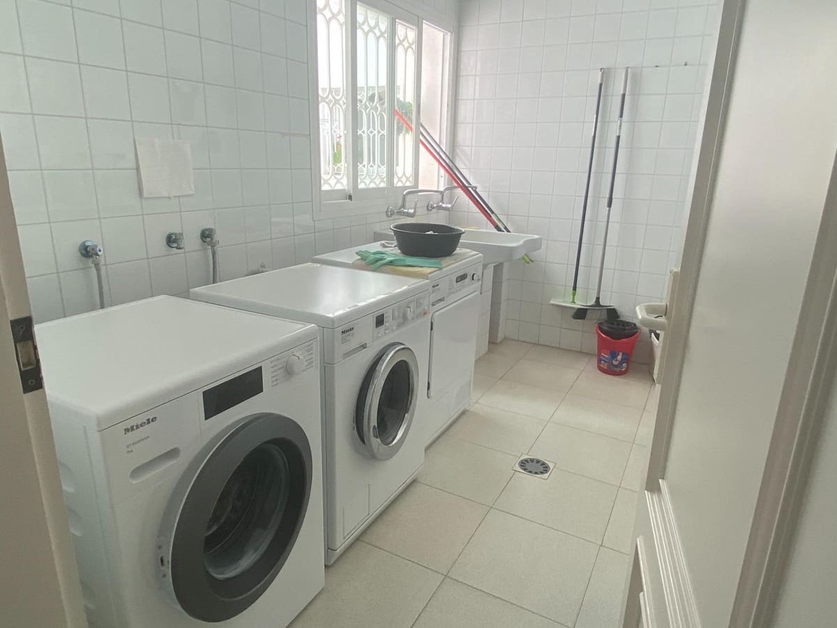 8 soveværelse Villa til salg i Guadalmina med swimmingpool - € 6.000.000 (Ref: 8896426)