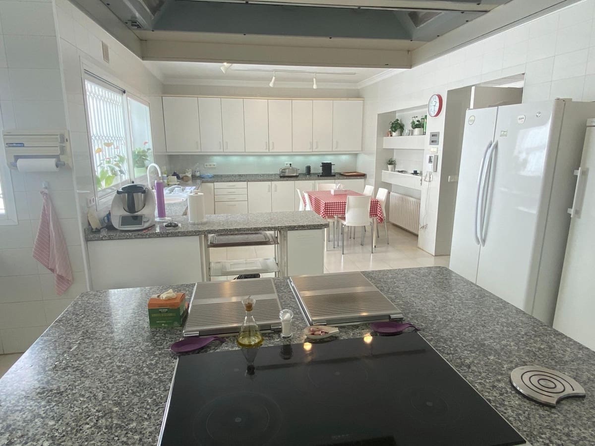 8 soveværelse Villa til salg i Guadalmina med swimmingpool - € 6.000.000 (Ref: 8896426)