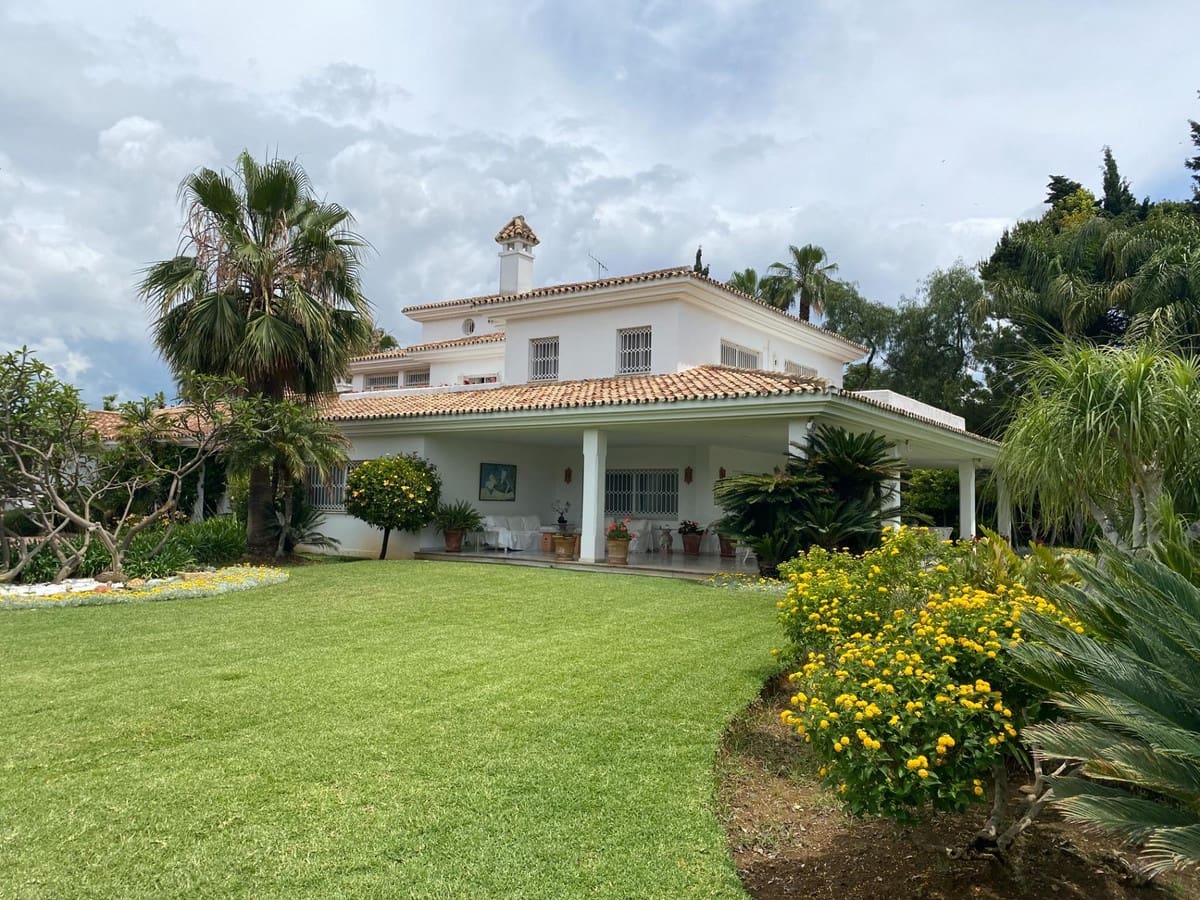8 soveværelse Villa til salg i Guadalmina med swimmingpool - € 6.000.000 (Ref: 8896426)