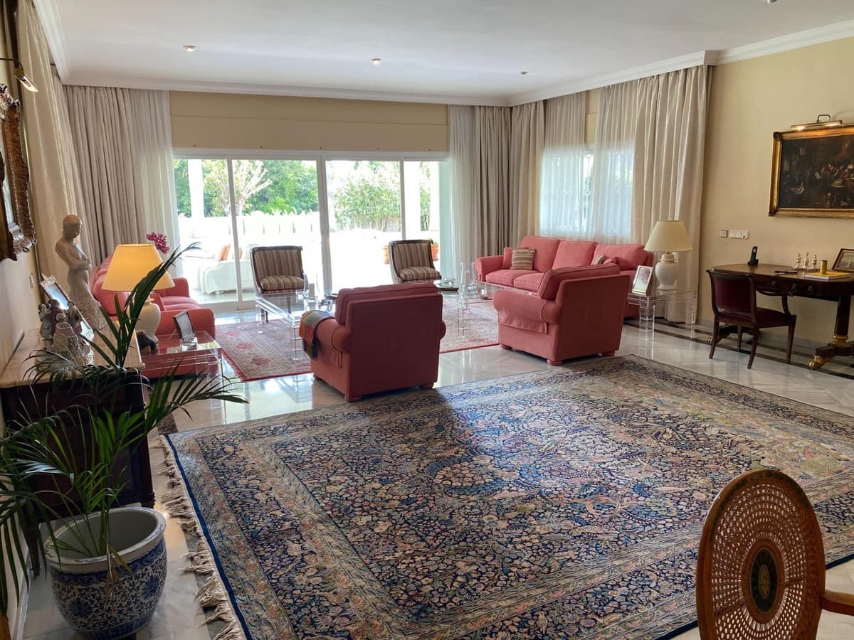 8 soveværelse Villa til salg i Guadalmina med swimmingpool - € 6.000.000 (Ref: 8896426)