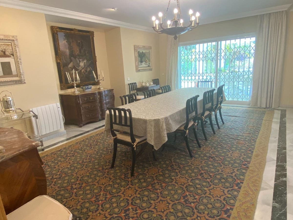 8 soveværelse Villa til salg i Guadalmina med swimmingpool - € 6.000.000 (Ref: 8896426)