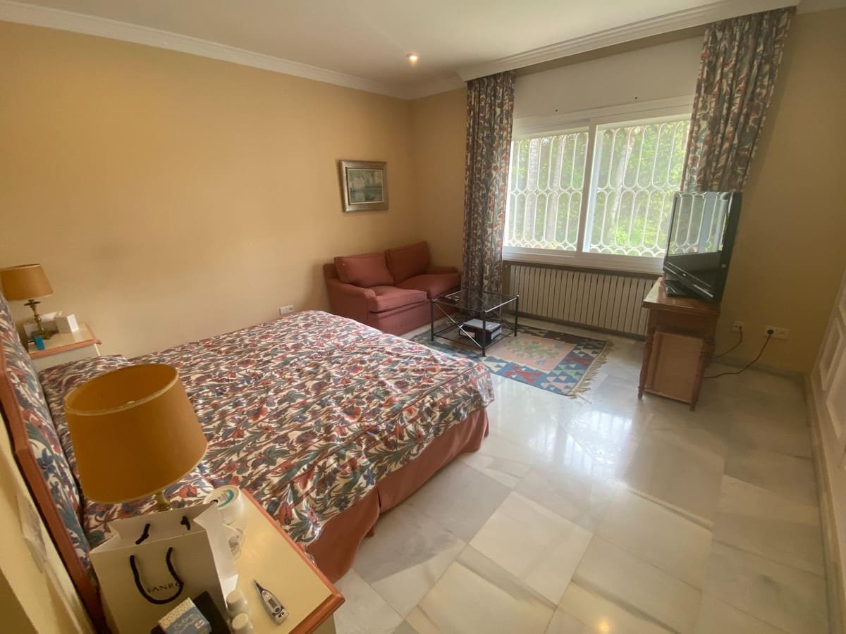 8 soveværelse Villa til salg i Guadalmina med swimmingpool - € 6.000.000 (Ref: 8896426)