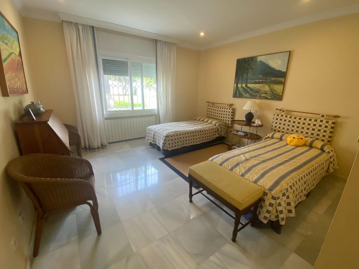 8 soveværelse Villa til salg i Guadalmina med swimmingpool - € 6.000.000 (Ref: 8896426)