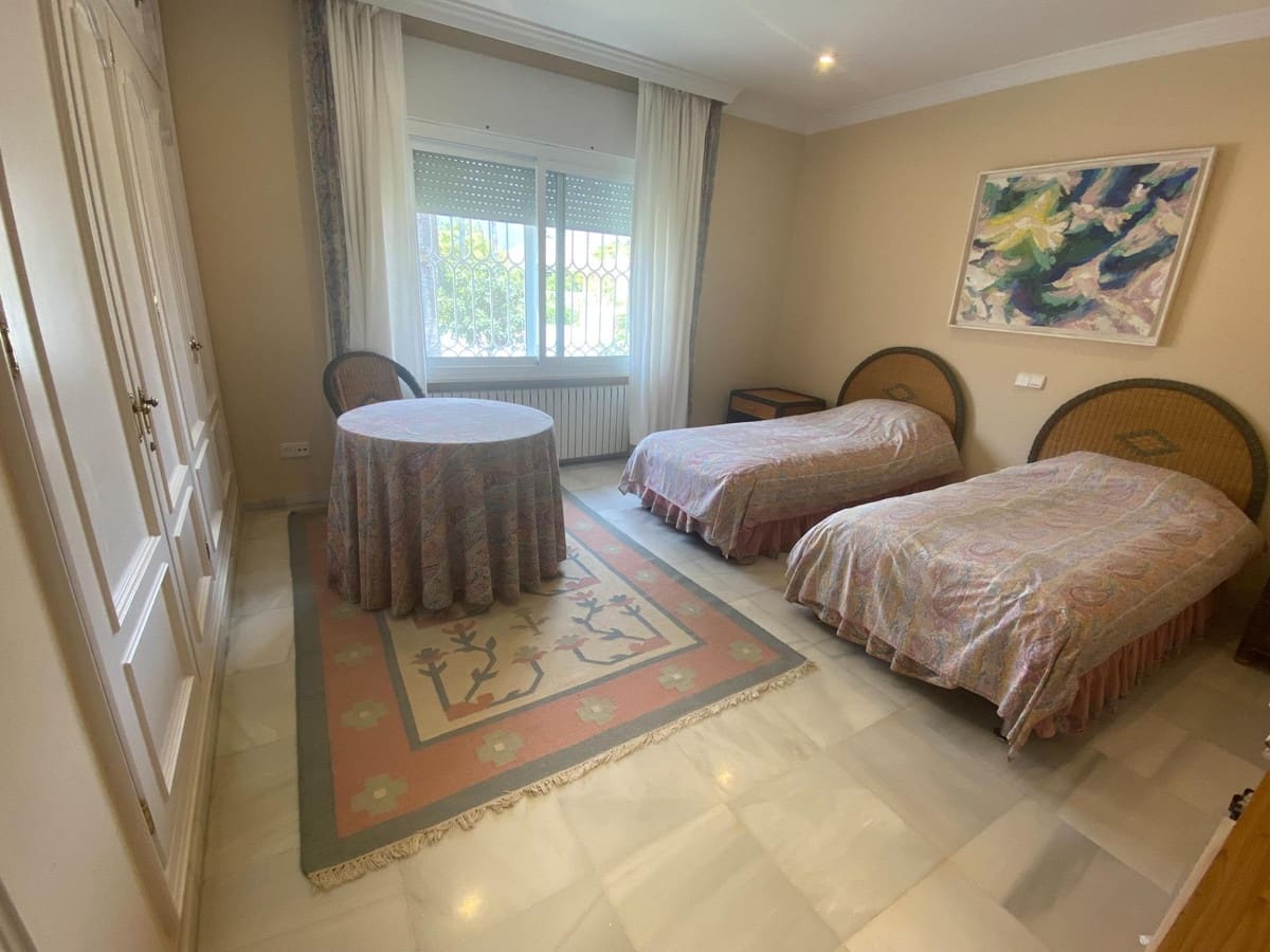 8 soveværelse Villa til salg i Guadalmina med swimmingpool - € 6.000.000 (Ref: 8896426)