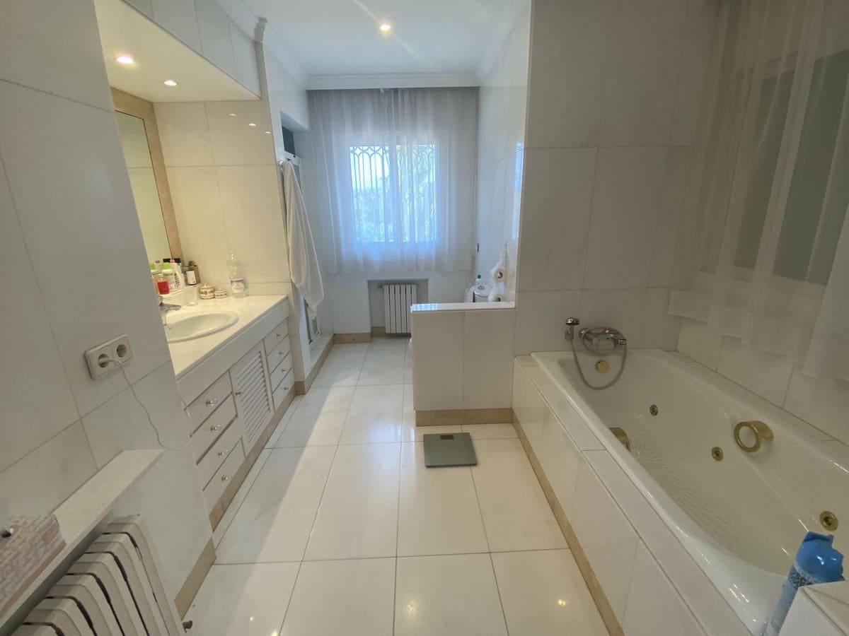 8 soveværelse Villa til salg i Guadalmina med swimmingpool - € 6.000.000 (Ref: 8896426)