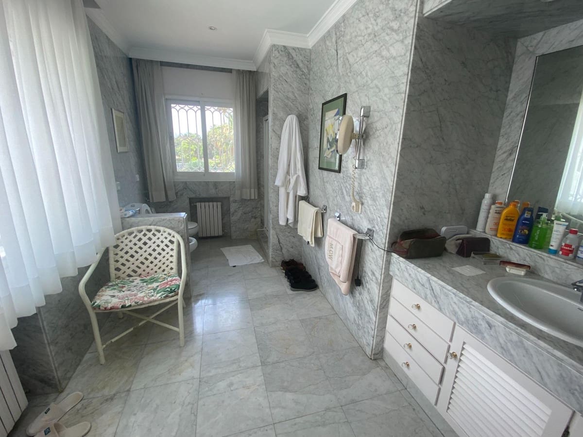 8 soveværelse Villa til salg i Guadalmina med swimmingpool - € 6.000.000 (Ref: 8896426)