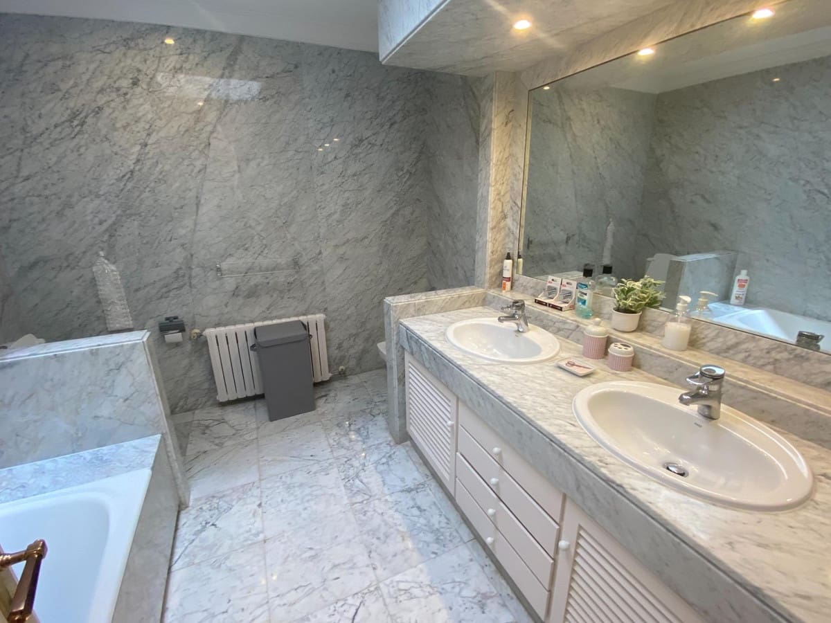 8 soveværelse Villa til salg i Guadalmina med swimmingpool - € 6.000.000 (Ref: 8896426)