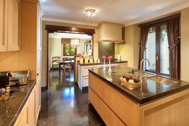 5 makuuhuone Huvila myytävänä paikassa Casco Antiguo, Marbella mukana uima-altaan 
autotalli - 9 500 000 € (Ref: 8896428)