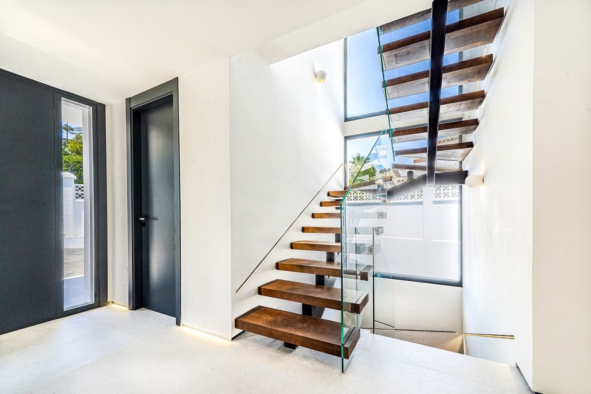 5 sypialnia Willa na sprzedaż w Nueva Andalucia z basenem - 3 150 000 € (Ref: 8921142)