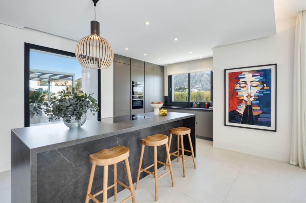 5 sypialnia Willa na sprzedaż w Marbella z basenem garażem - 3 995 000 € (Ref: 8921169)