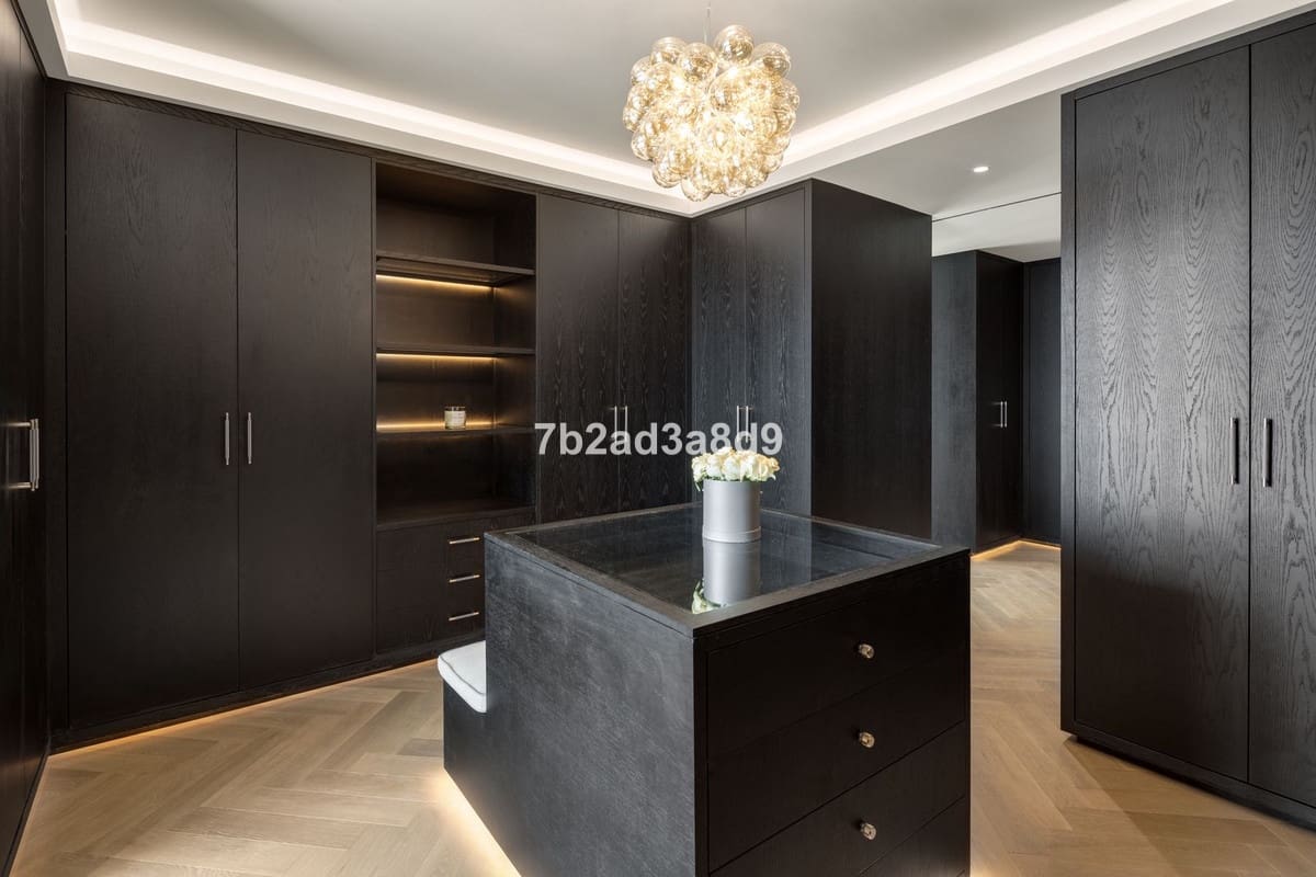 9 soverom Villa til salgs i La Zagaleta med svømmebasseng garasje - € 30 000 000 (Ref: 8921172)