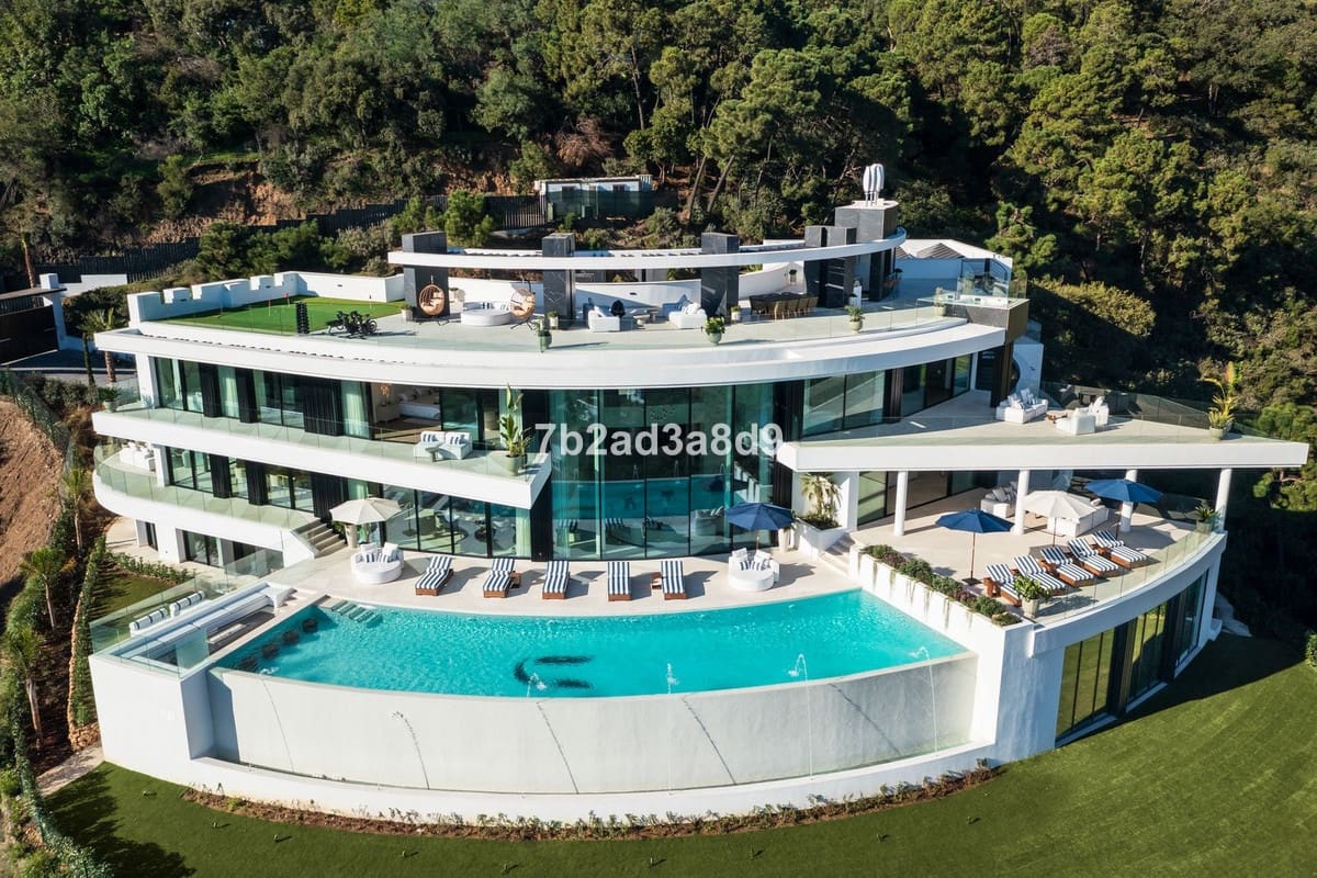 9 soverom Villa til salgs i La Zagaleta med svømmebasseng garasje - € 30 000 000 (Ref: 8921172)