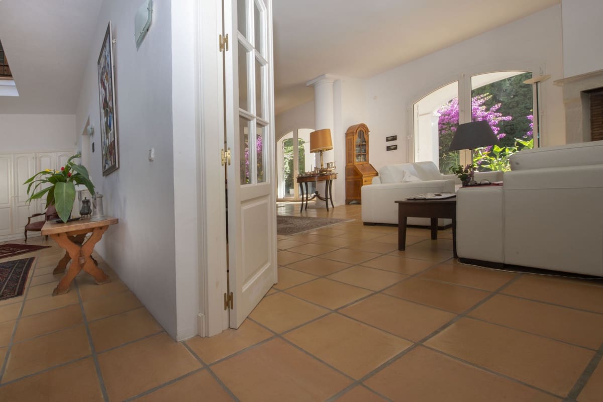 3 bedroom Villa for sale in Guadalmina with pool - € 3,750,000 (Ref: 8941204)