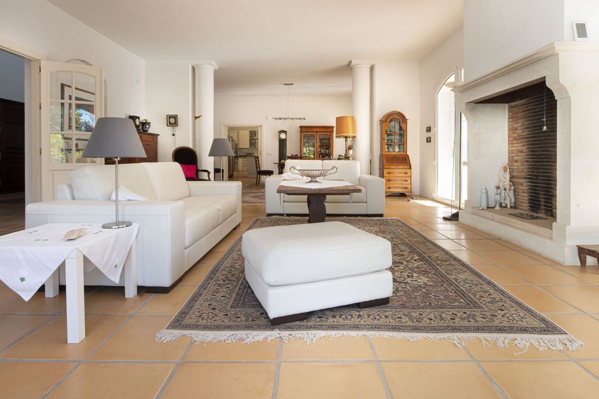 3 bedroom Villa for sale in Guadalmina with pool - € 3,750,000 (Ref: 8941204)