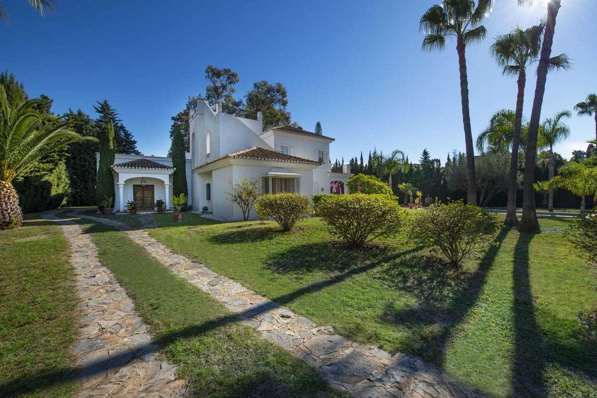 3 bedroom Villa for sale in Guadalmina with pool - € 3,750,000 (Ref: 8941204)