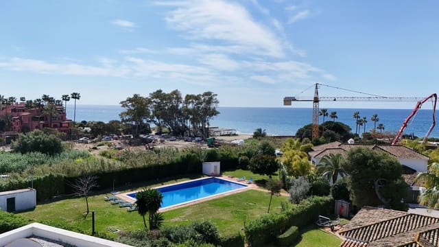 4 sypialnia Willa na sprzedaż w Los Monteros, Marbella z basenem garażem - 5 400 000 € (Ref: 8978761)