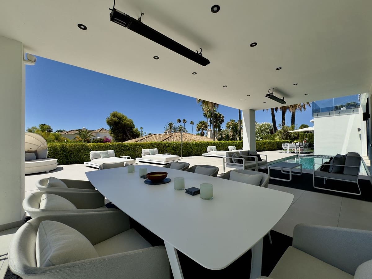 4 soveværelse Villa til salg i Los Monteros med swimmingpool garage - € 5.400.000 (Ref: 8978761)