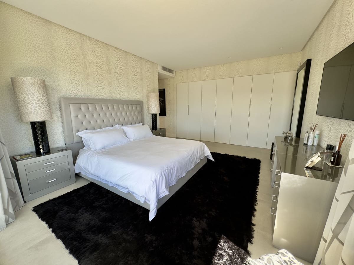 4 soveværelse Villa til salg i Los Monteros med swimmingpool garage - € 5.400.000 (Ref: 8978761)