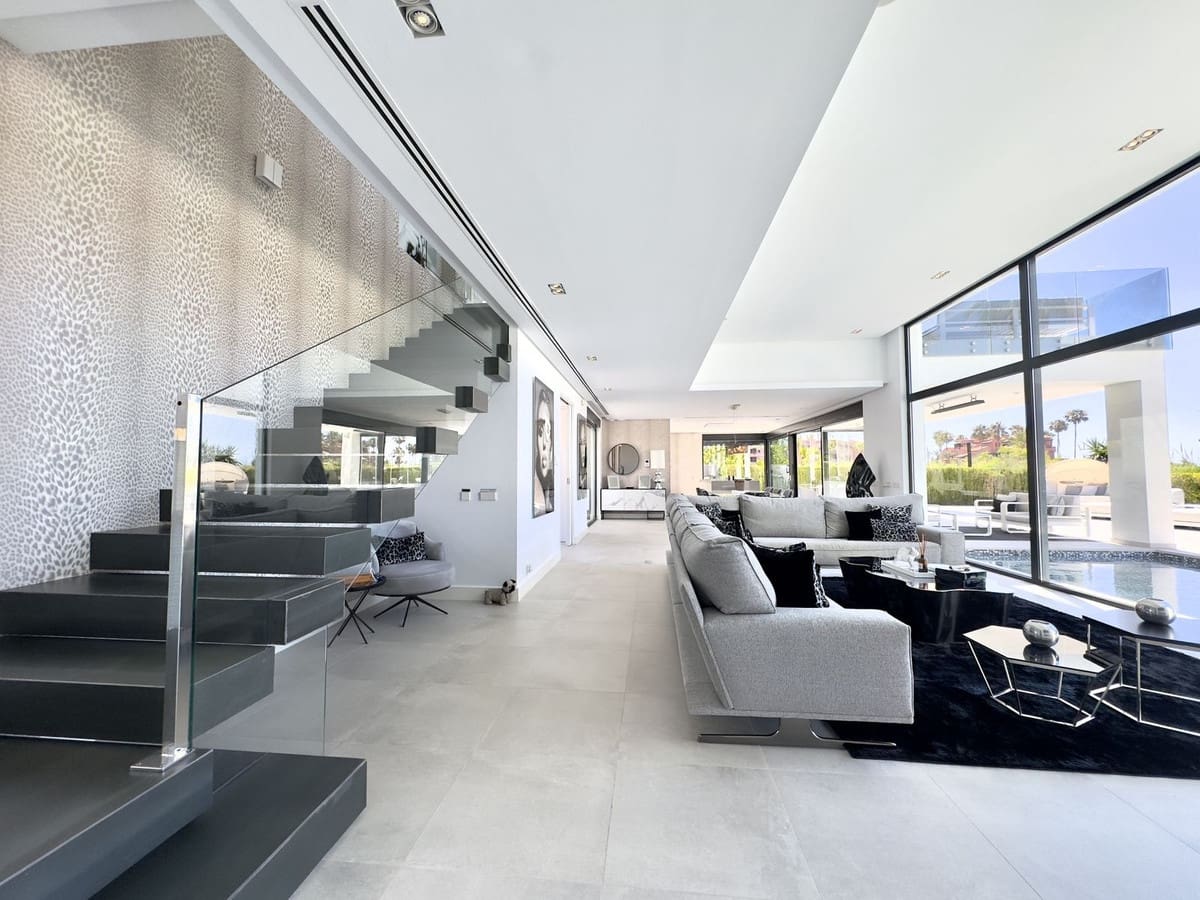 4 soveværelse Villa til salg i Los Monteros med swimmingpool garage - € 5.400.000 (Ref: 8978761)