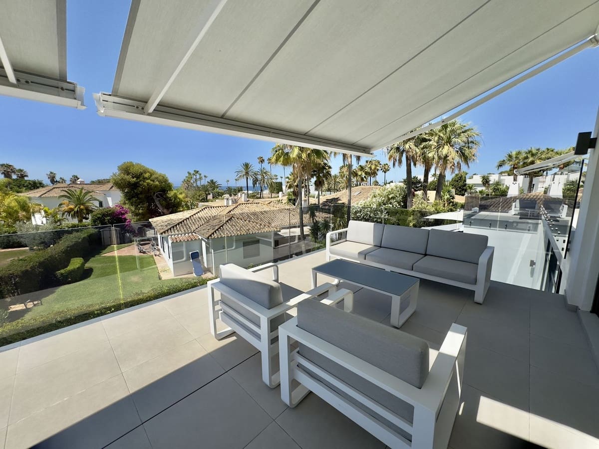 4 soveværelse Villa til salg i Los Monteros med swimmingpool garage - € 5.400.000 (Ref: 8978761)