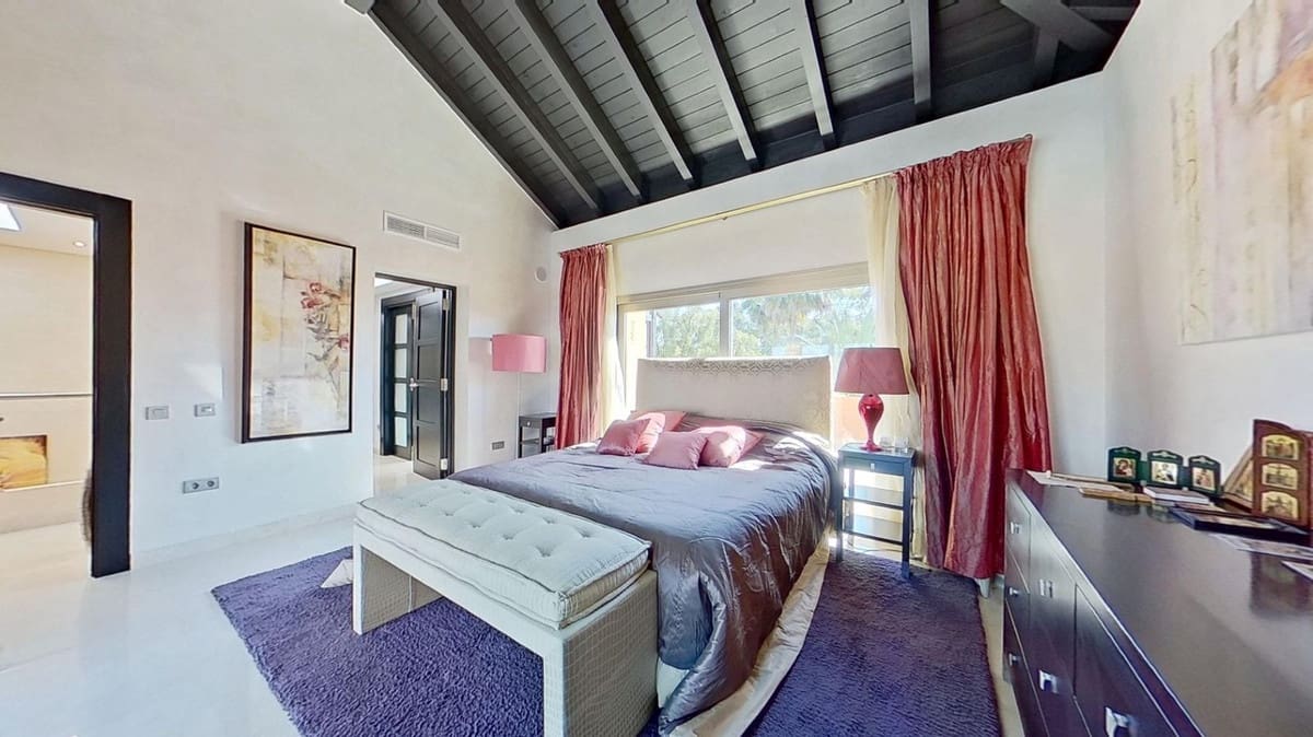 3 soveværelse Penthouse til salg i Los Monteros med swimmingpool garage - € 3.950.000 (Ref: 8978797)