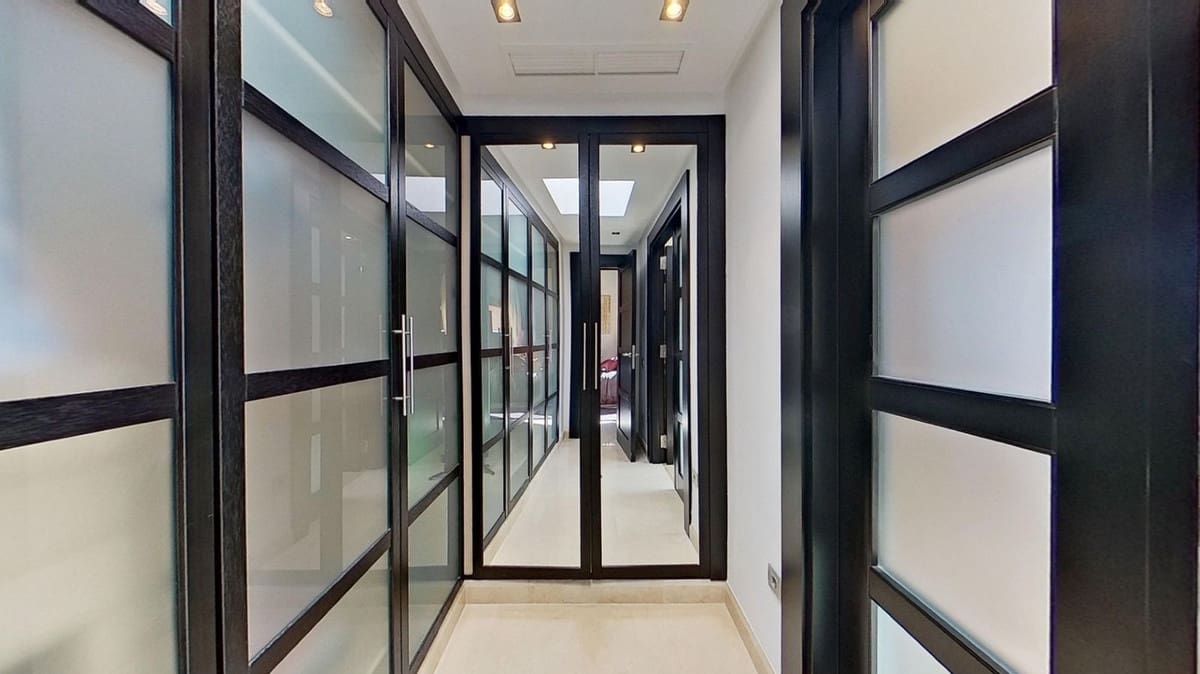 3 soveværelse Penthouse til salg i Los Monteros med swimmingpool garage - € 3.950.000 (Ref: 8978797)