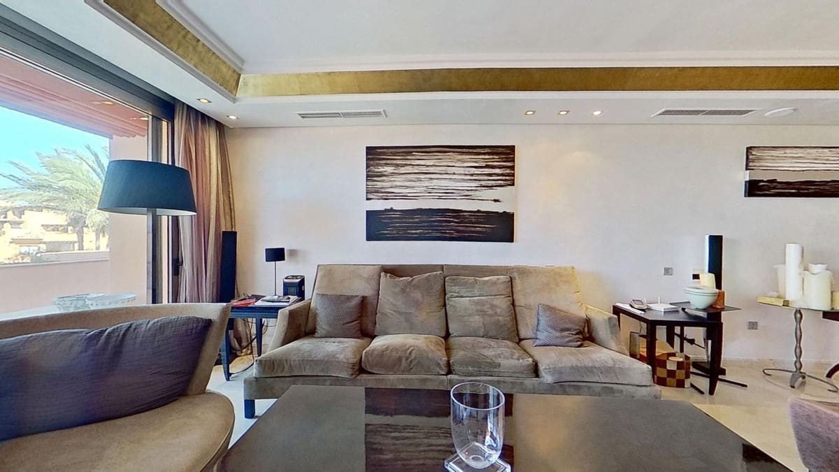 3 soveværelse Penthouse til salg i Los Monteros med swimmingpool garage - € 3.950.000 (Ref: 8978797)