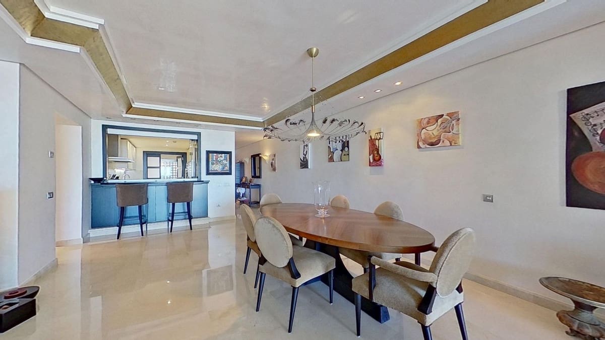 3 soveværelse Penthouse til salg i Los Monteros med swimmingpool garage - € 3.950.000 (Ref: 8978797)