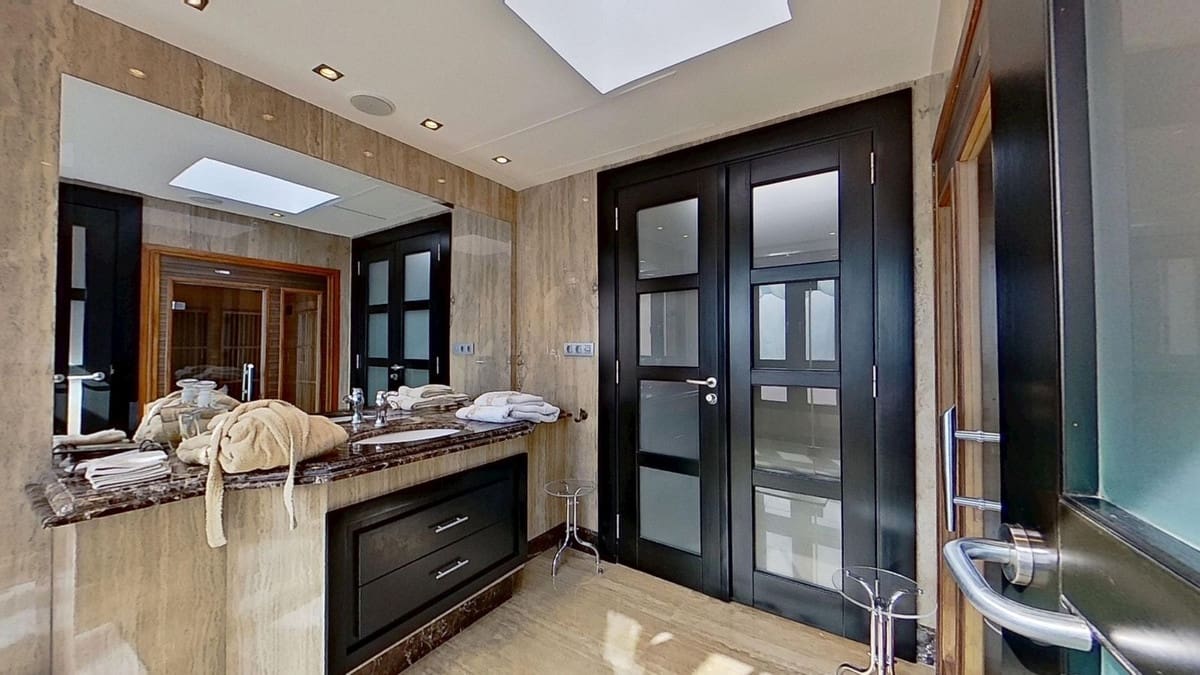 3 soveværelse Penthouse til salg i Los Monteros med swimmingpool garage - € 3.950.000 (Ref: 8978797)