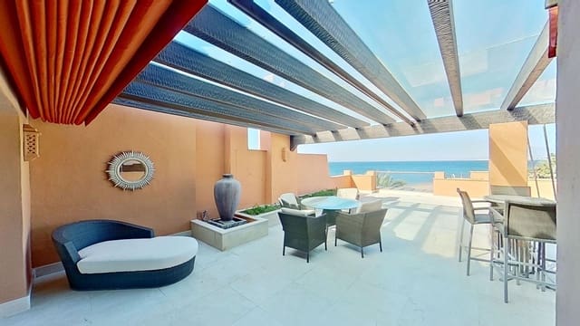 3 soveværelse Penthouse til salg i Los Monteros, Marbella med swimmingpool garage - € 3.950.000 (Ref: 8978797)