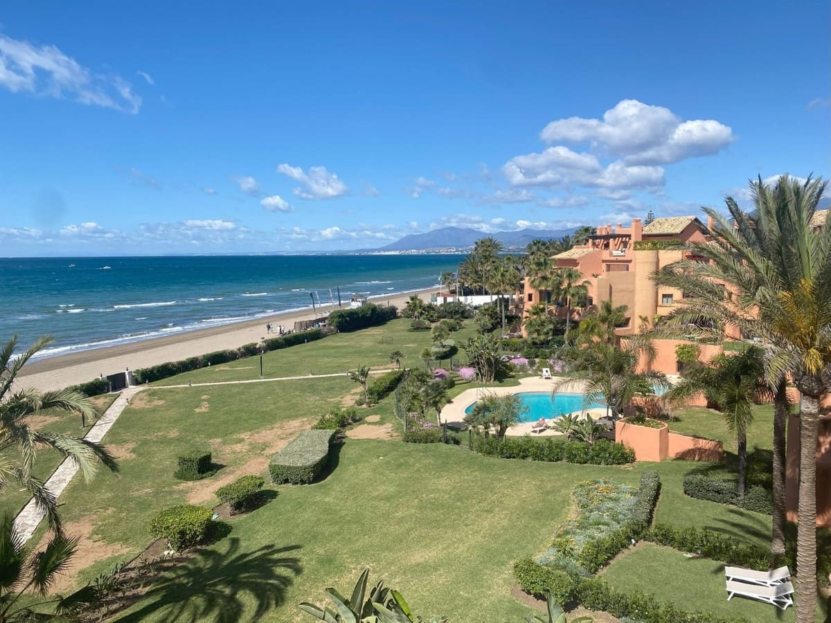 3 soveværelse Penthouse til salg i Los Monteros med swimmingpool garage - € 3.950.000 (Ref: 8978797)