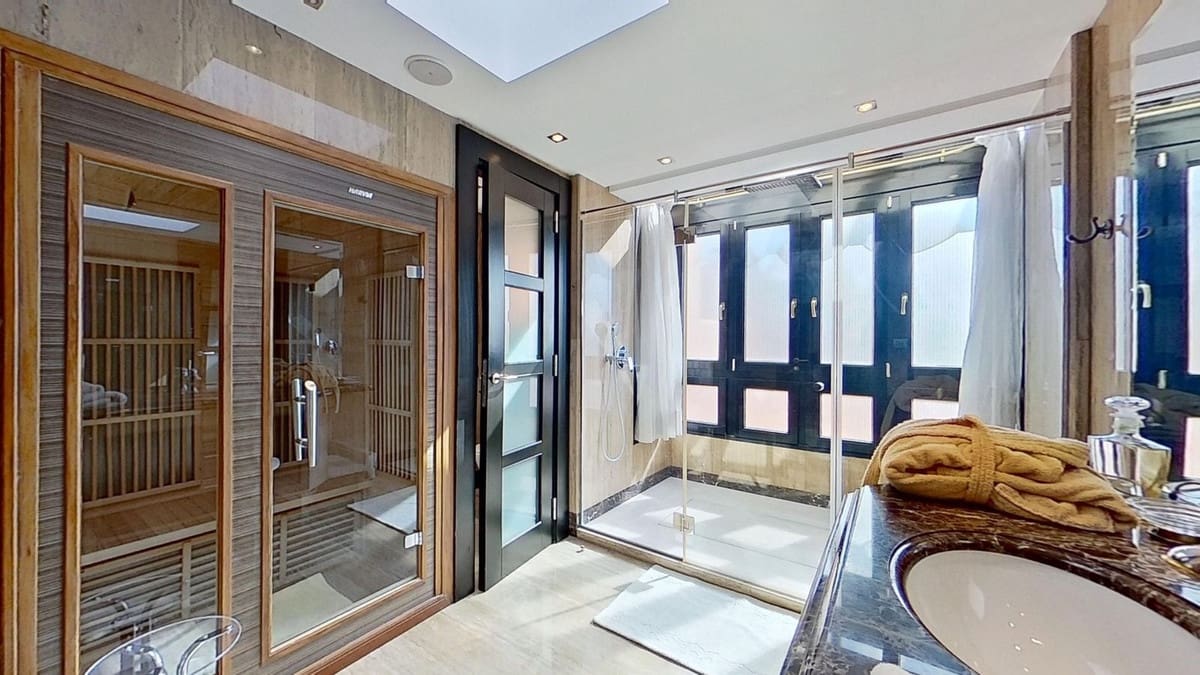 3 soveværelse Penthouse til salg i Los Monteros med swimmingpool garage - € 3.950.000 (Ref: 8978797)