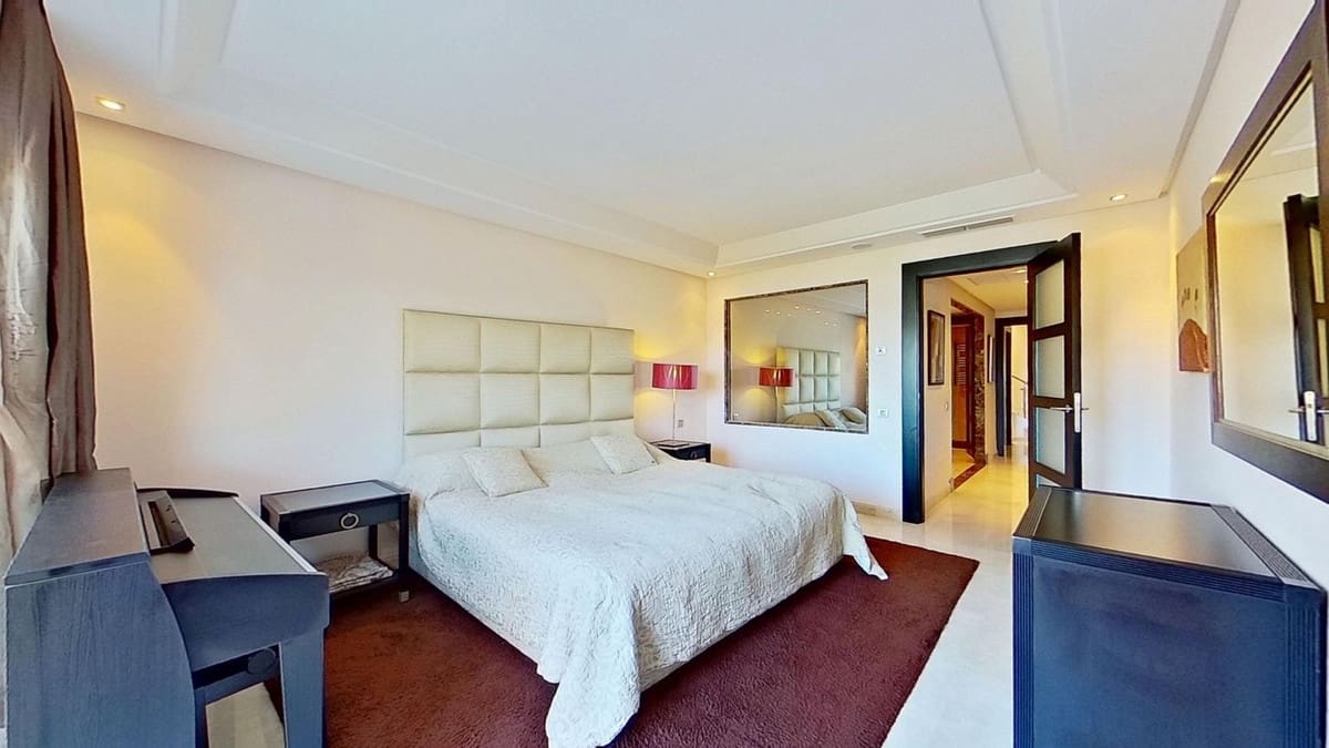 3 soveværelse Penthouse til salg i Los Monteros med swimmingpool garage - € 3.950.000 (Ref: 8978797)