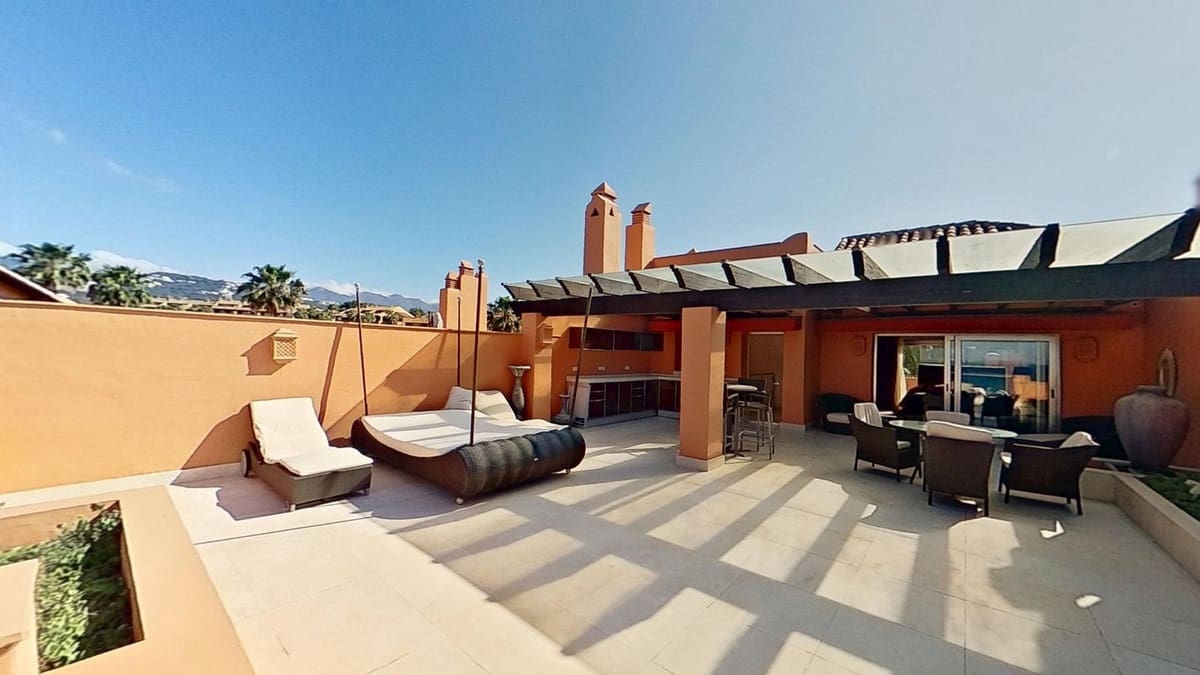 3 soveværelse Penthouse til salg i Los Monteros med swimmingpool garage - € 3.950.000 (Ref: 8978797)