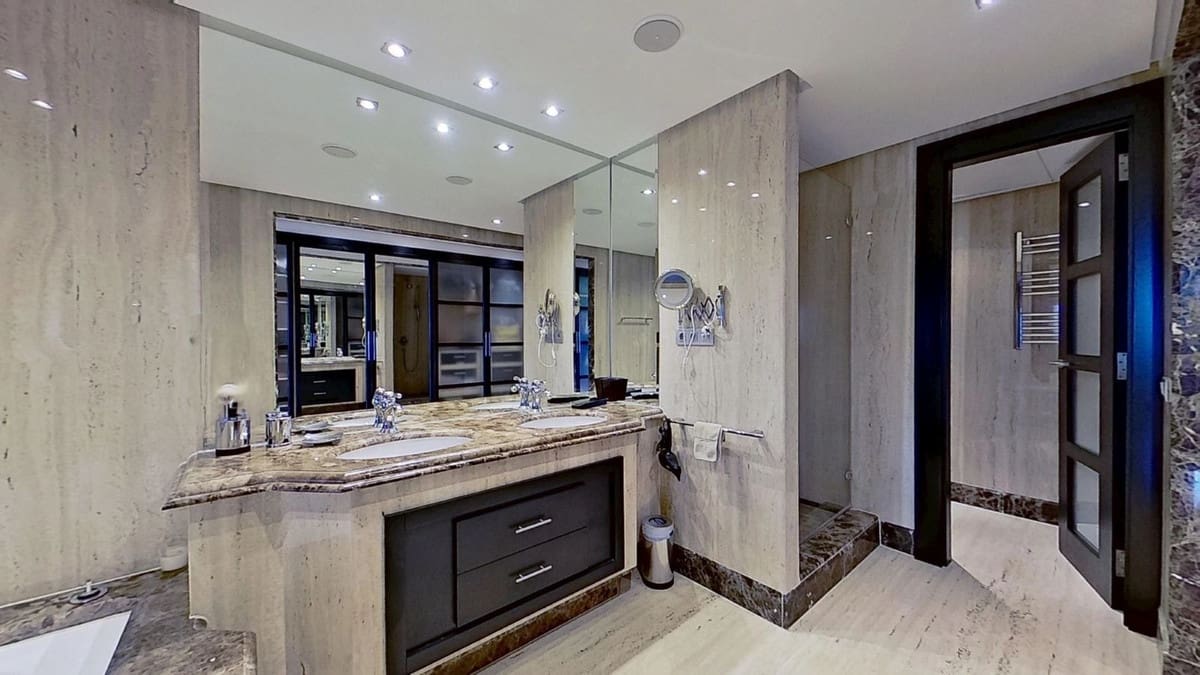 3 soveværelse Penthouse til salg i Los Monteros med swimmingpool garage - € 3.950.000 (Ref: 8978797)