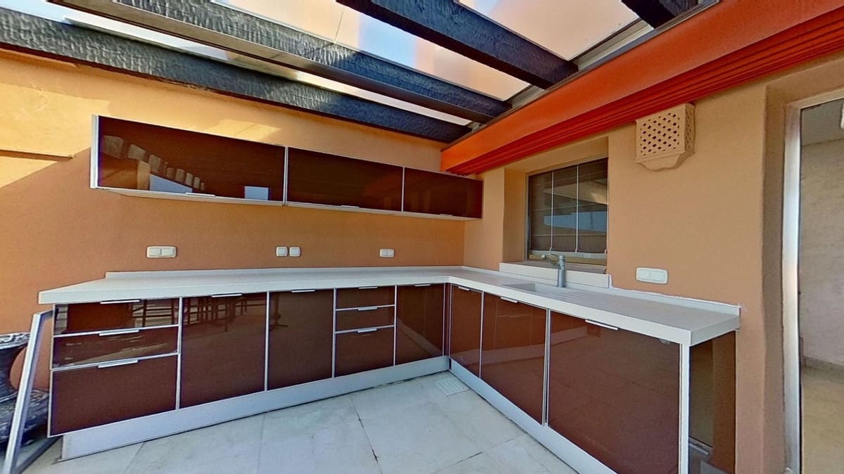 3 soveværelse Penthouse til salg i Los Monteros med swimmingpool garage - € 3.950.000 (Ref: 8978797)