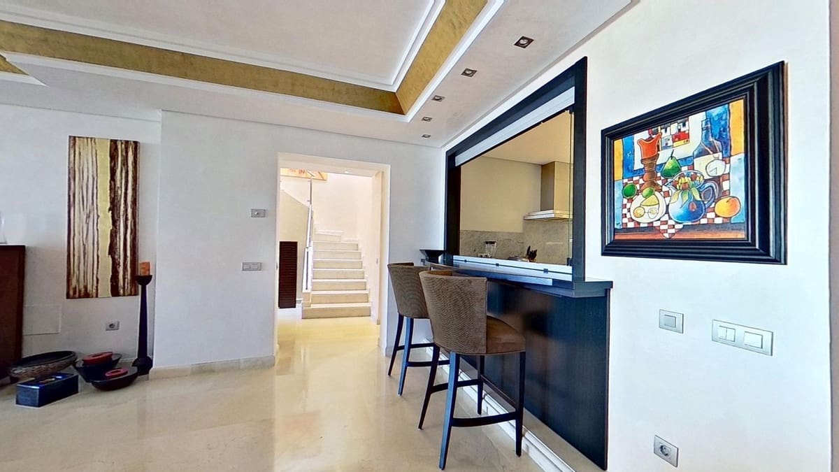 3 soveværelse Penthouse til salg i Los Monteros med swimmingpool garage - € 3.950.000 (Ref: 8978797)